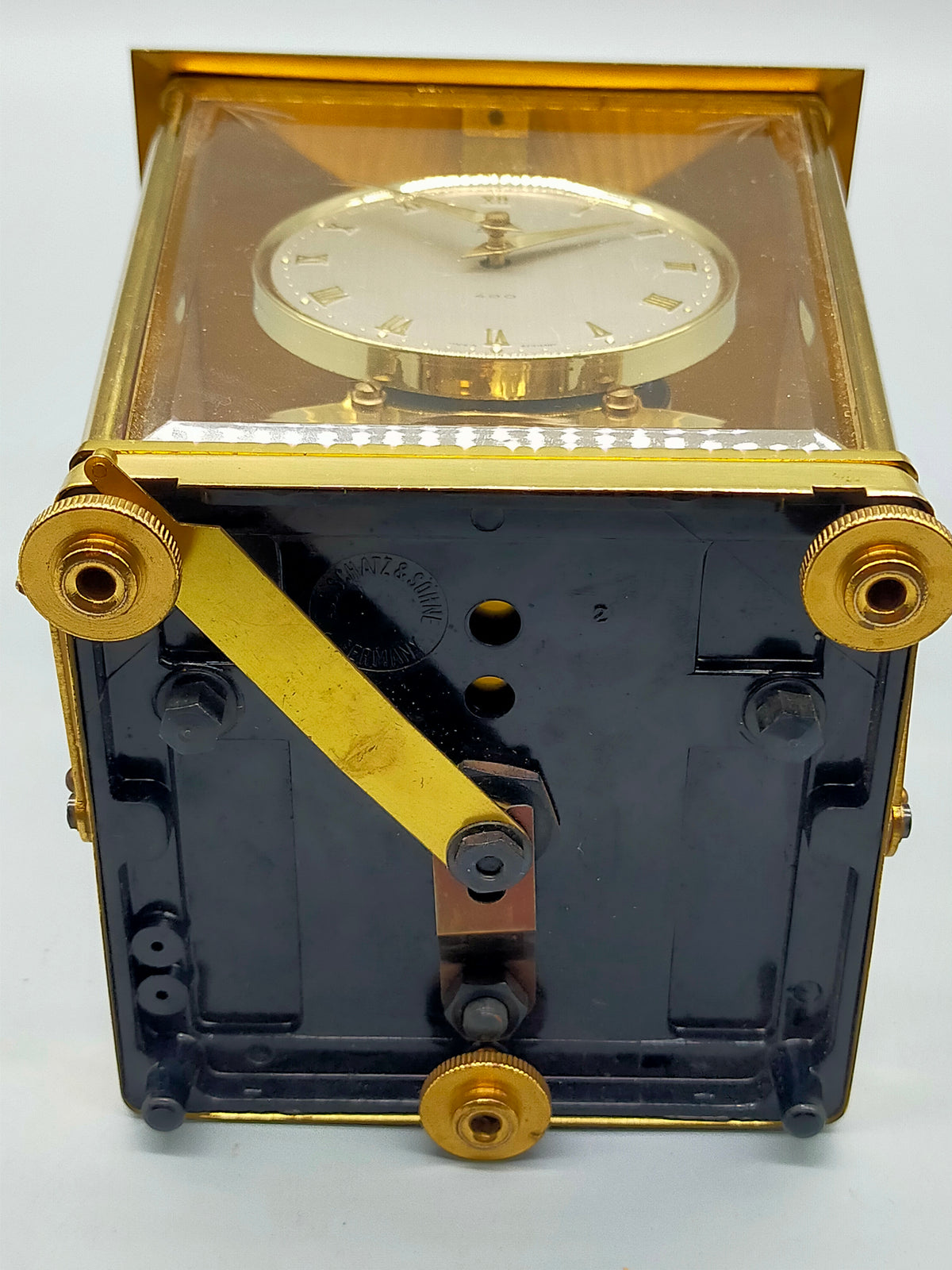 Edle Schatz 400 Tage Tischuhr – Mechanische Präzision im Messinggehäuse