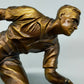 Dekorative Sportler Skulptur Bowler auf Marmorsockel mit Widmung