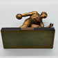 Dekorative Sportler Skulptur Bowler auf Marmorsockel mit Widmung