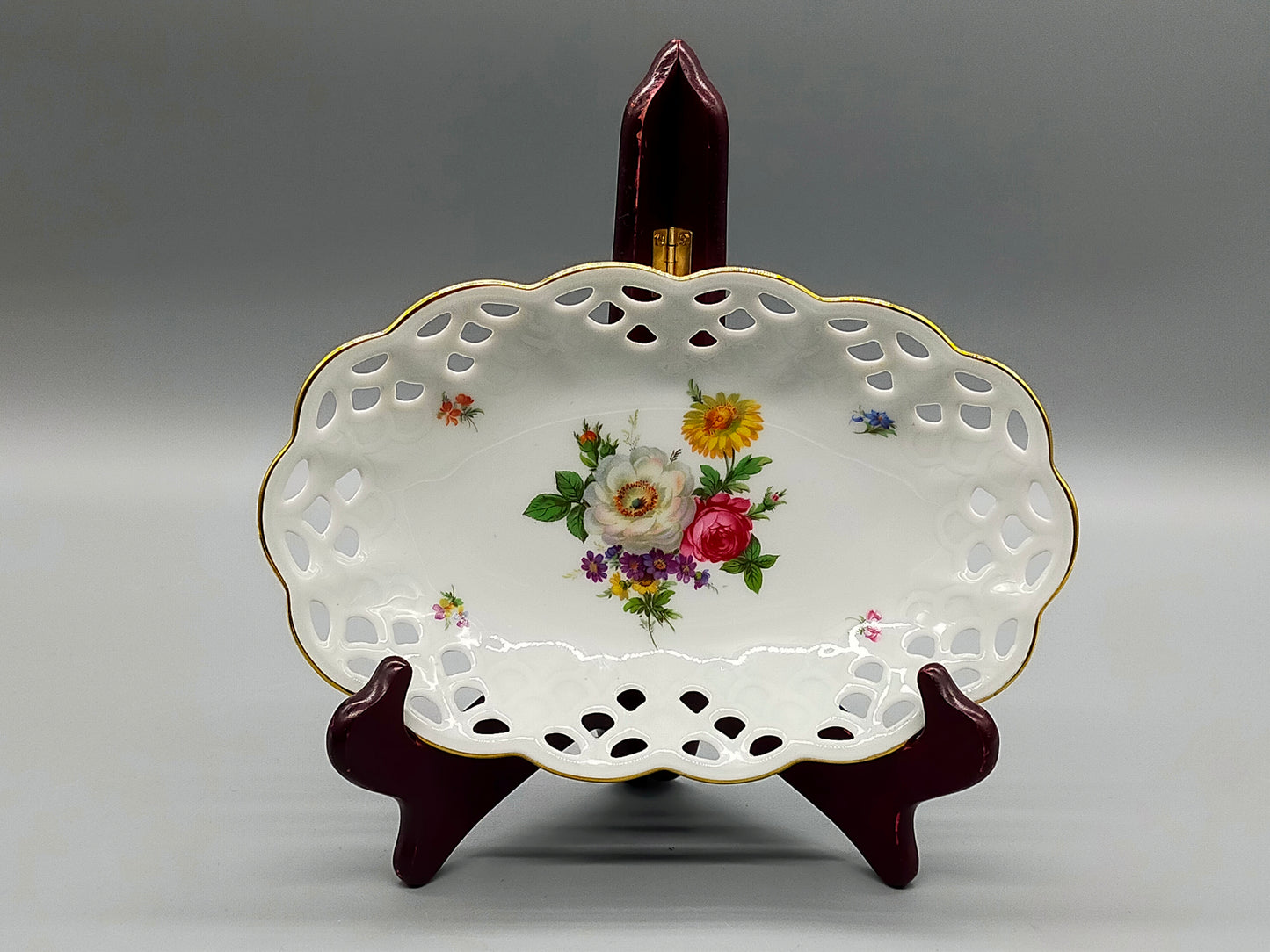 Elegante Bareuther Porzellan Schale – Durchbrochener Rand mit Blumenbukett