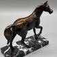 Elegante Bronze Skulptur – Edles Pferd auf Marmorsockel