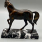 Elegante Bronze Skulptur – Edles Pferd auf Marmorsockel