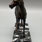 Elegante Bronze Skulptur – Edles Pferd auf Marmorsockel
