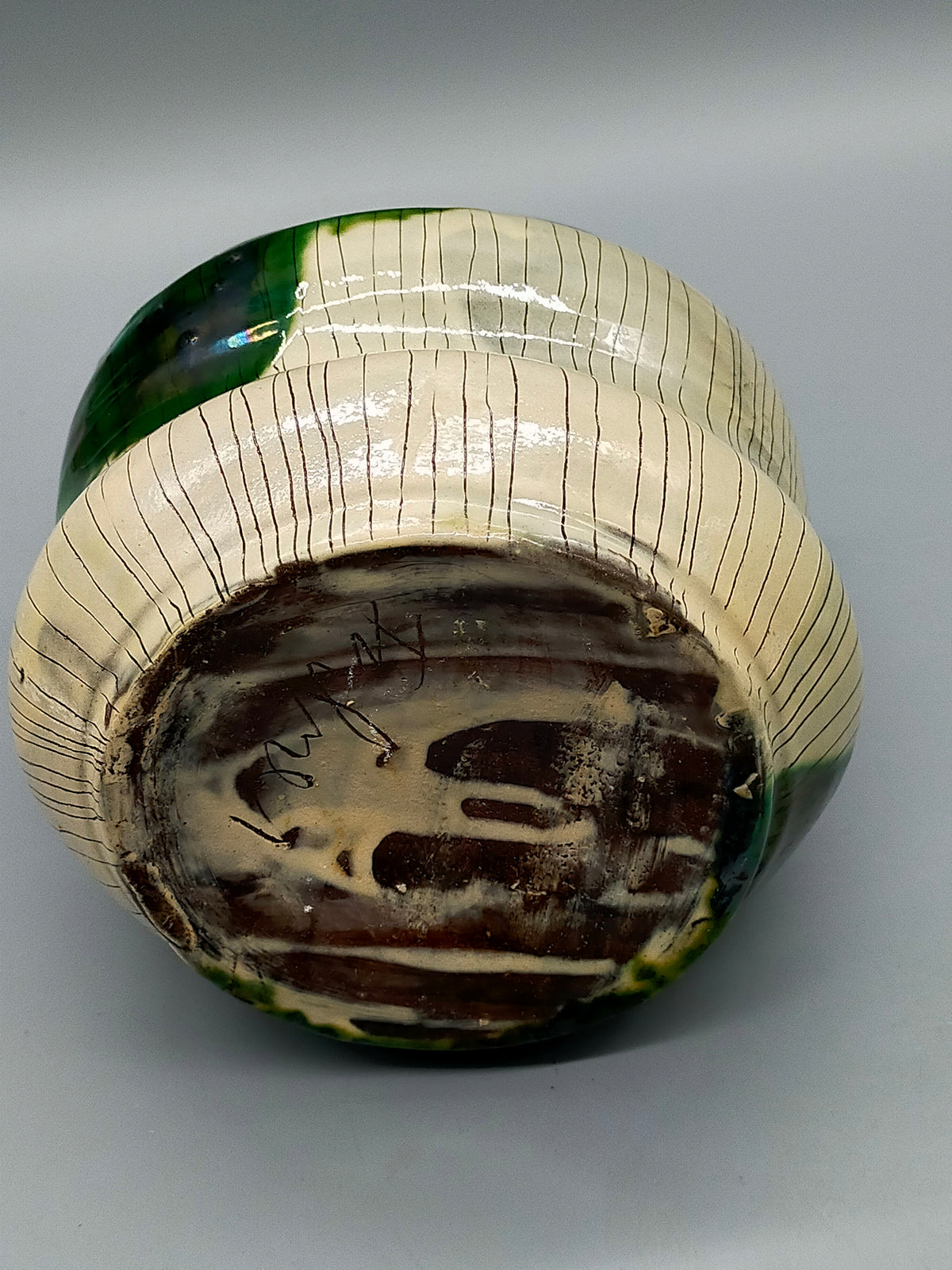 Handgefertigte Keramikvase – Glasiertes Design in Grün und Weiß
