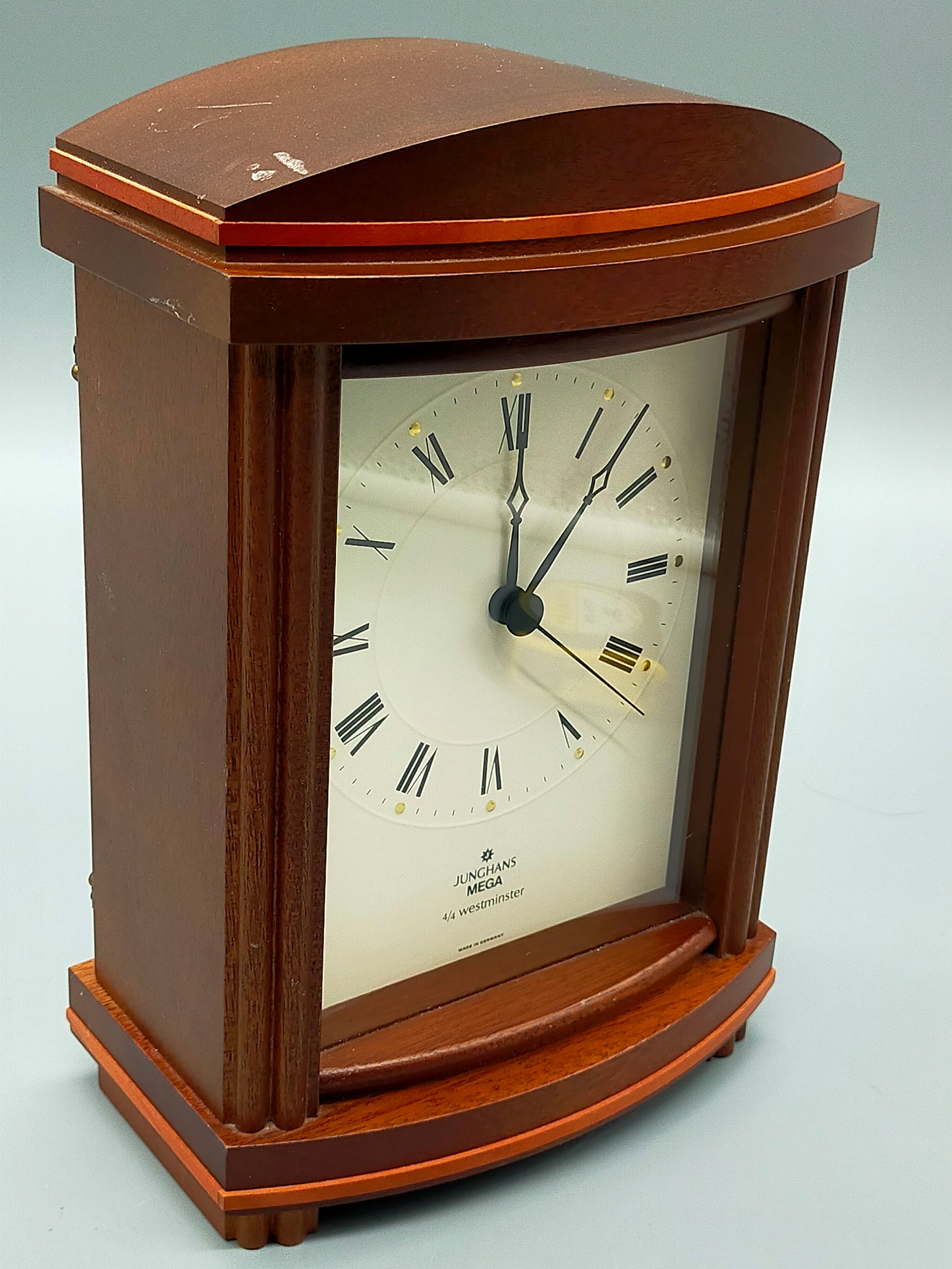 Junghans Mega Tischuhr – Klassische Kaminuhr mit Westminster-Schlag