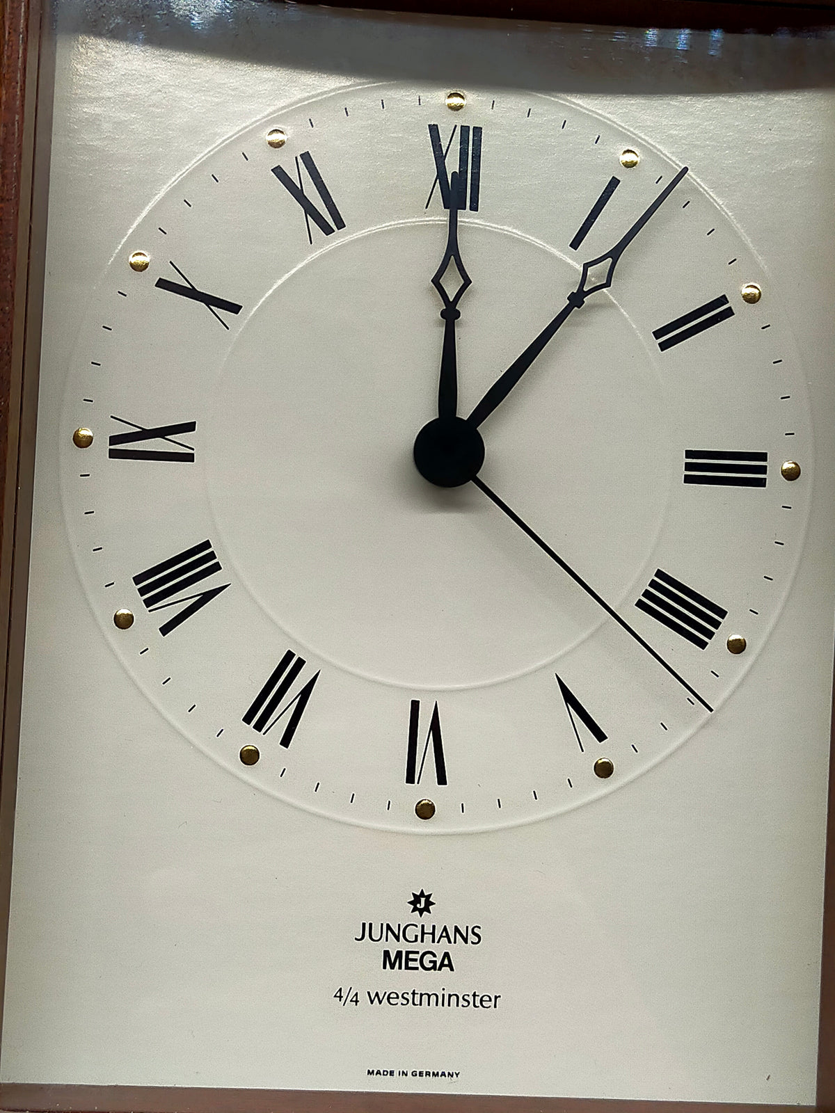Junghans Mega Tischuhr – Klassische Kaminuhr mit Westminster-Schlag