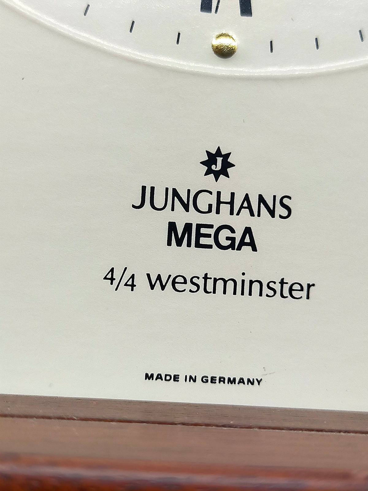 Junghans Mega Tischuhr – Klassische Kaminuhr mit Westminster-Schlag