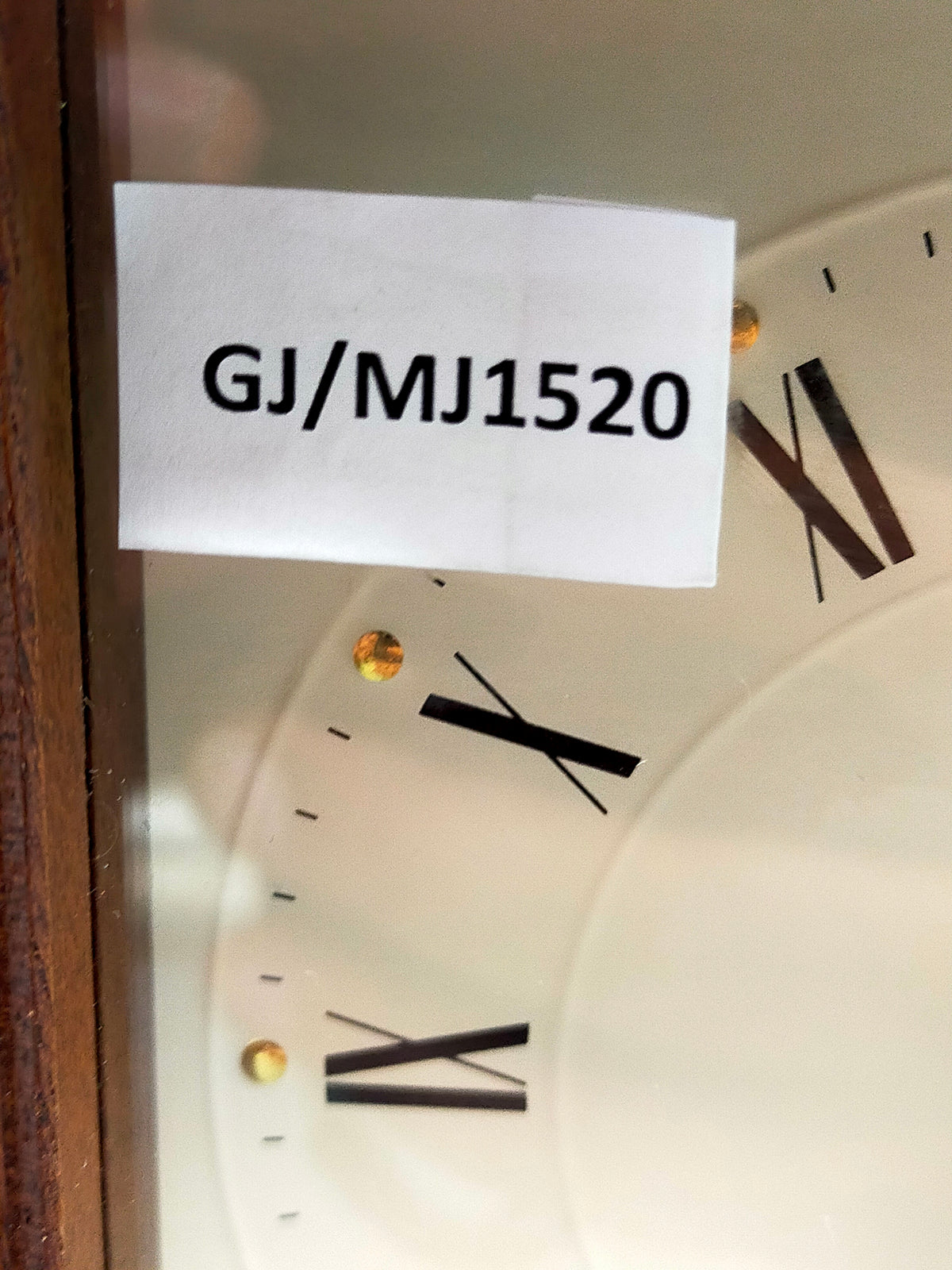 Junghans Mega Tischuhr – Klassische Kaminuhr mit Westminster-Schlag