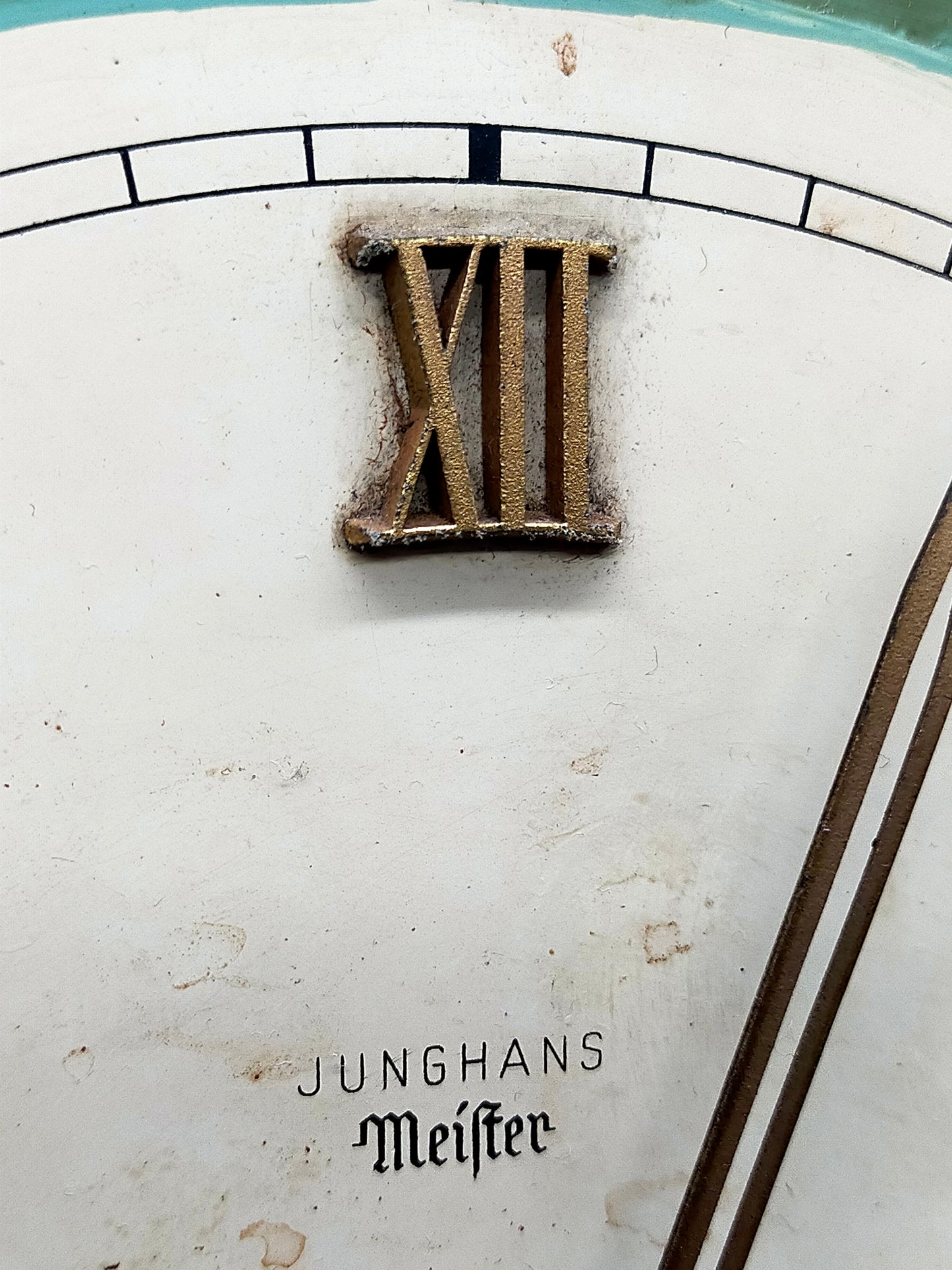 Junghans Meister Tischuhr – Vintage Design für Sammler