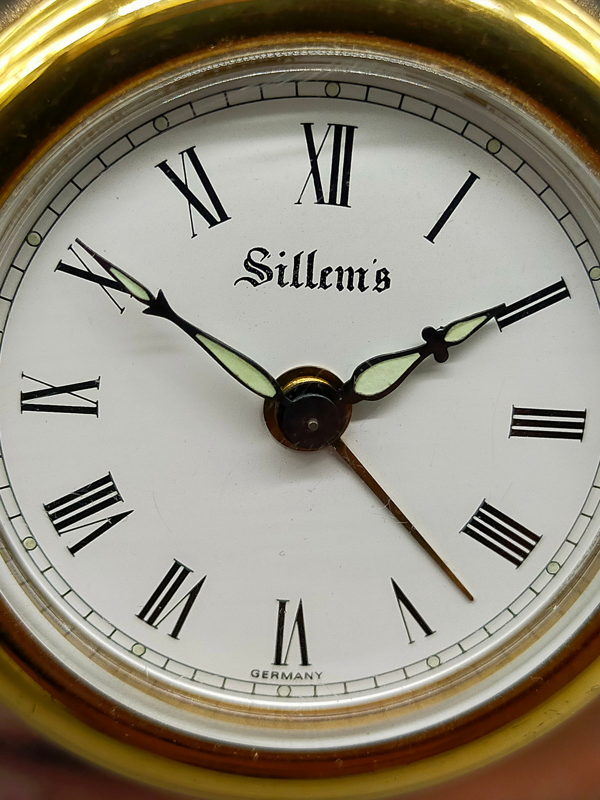 Elegante Sillem's Tischuhr – Klassisches Design mit römischen Ziffern