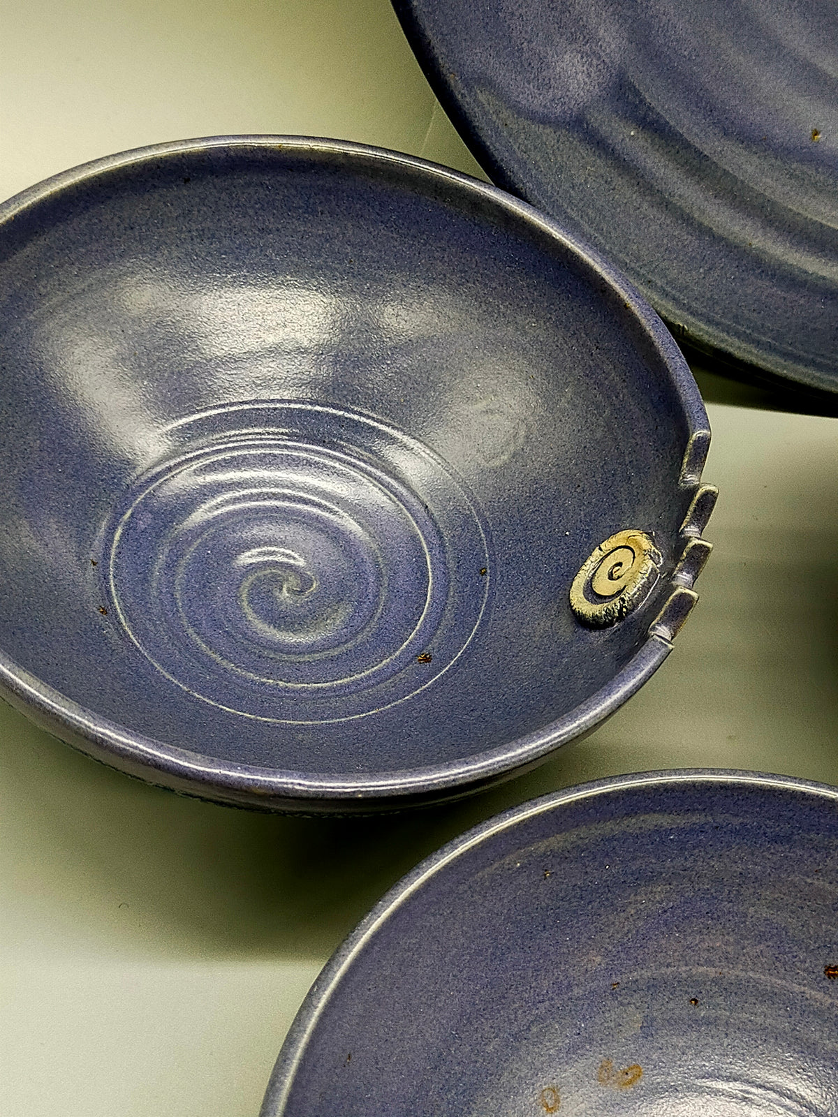 Handgefertigtes Keramik-Set – Große Schale und 6 Suppentassen in Blau