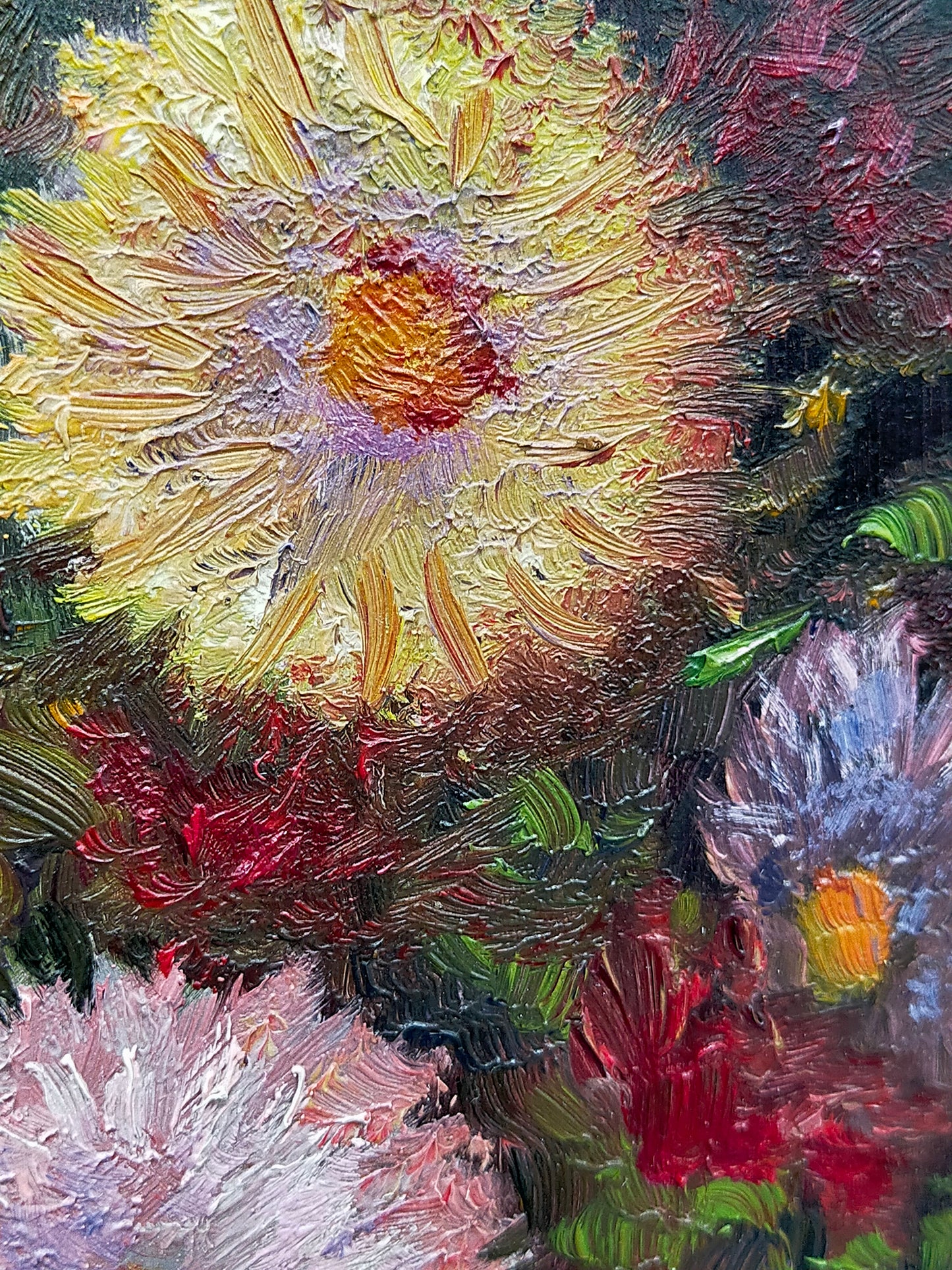 Deutsches Stillleben (XX) – Blumenstrauß in Vase mit Apfel – Öl auf Holz