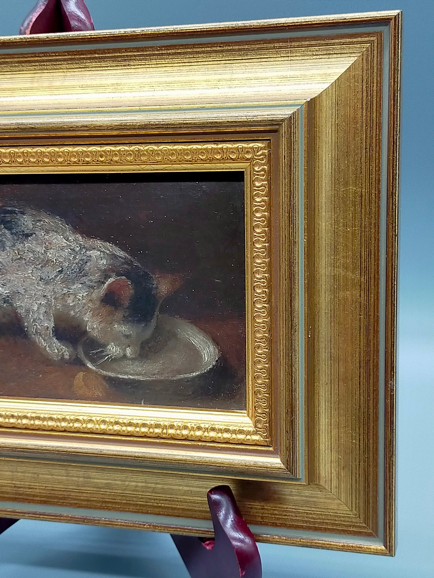 Europäische Schule (XIX) – Trinkende Katze – Historische Tiermalerei