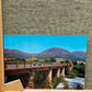 Spanische Schule (XX) – Landschaft mit Brücke und Burg