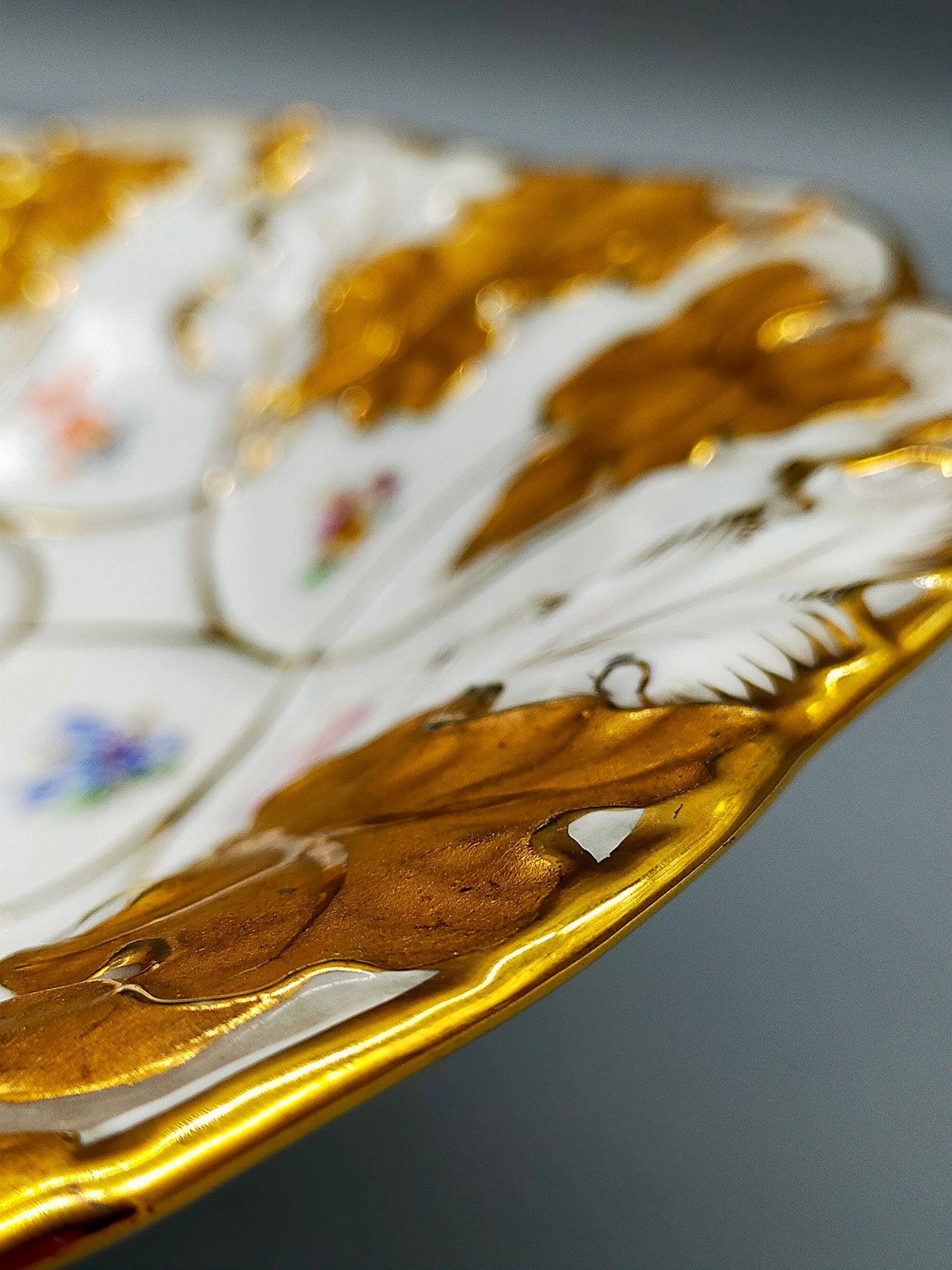 Exquisites Meissen Porzellan-Zierteller – Goldene Eichenlaub 1 Wahl