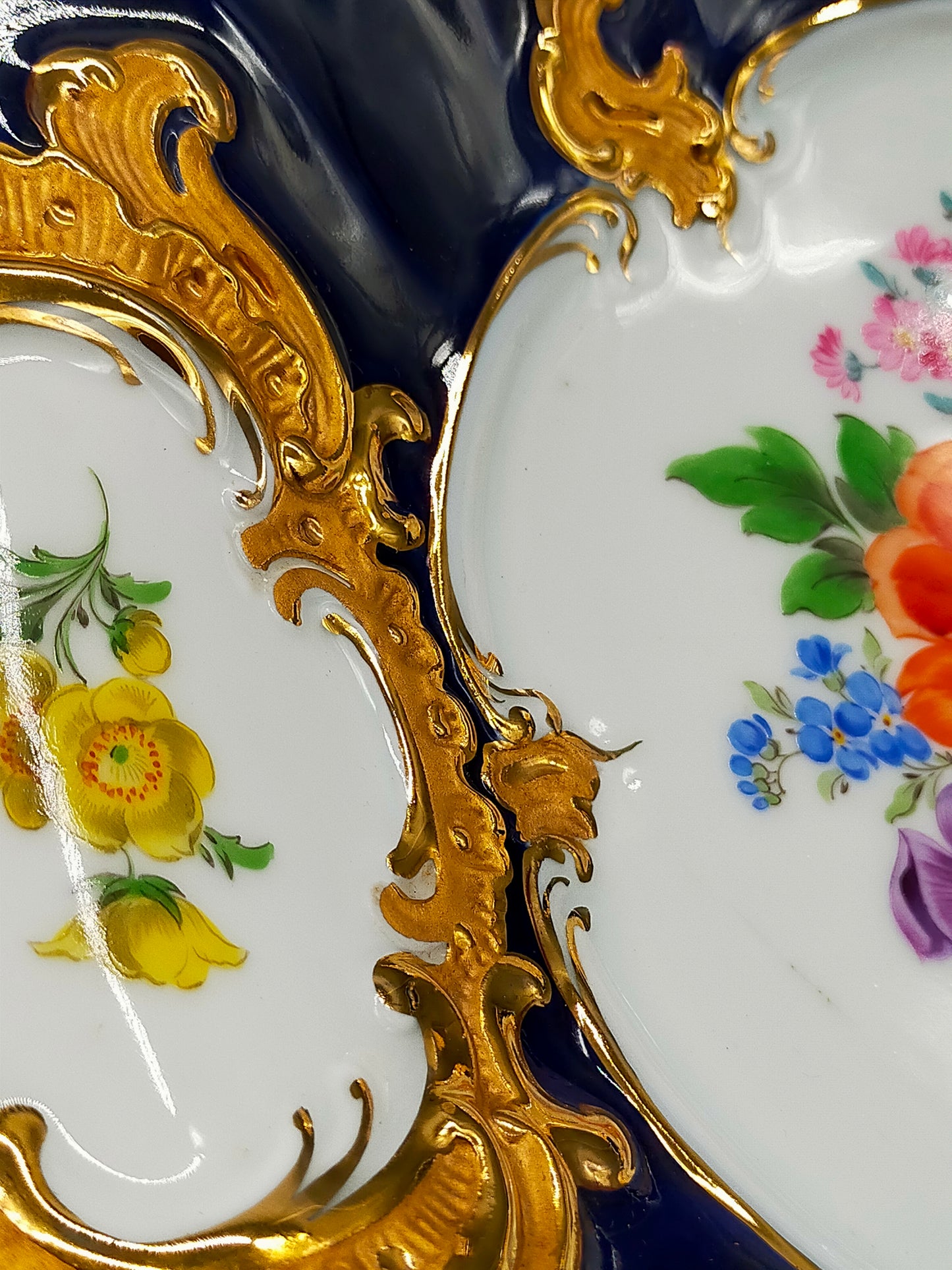 Ehemalige Meissen Porzellan Teller – Handbemalt Gold Kobaltblau