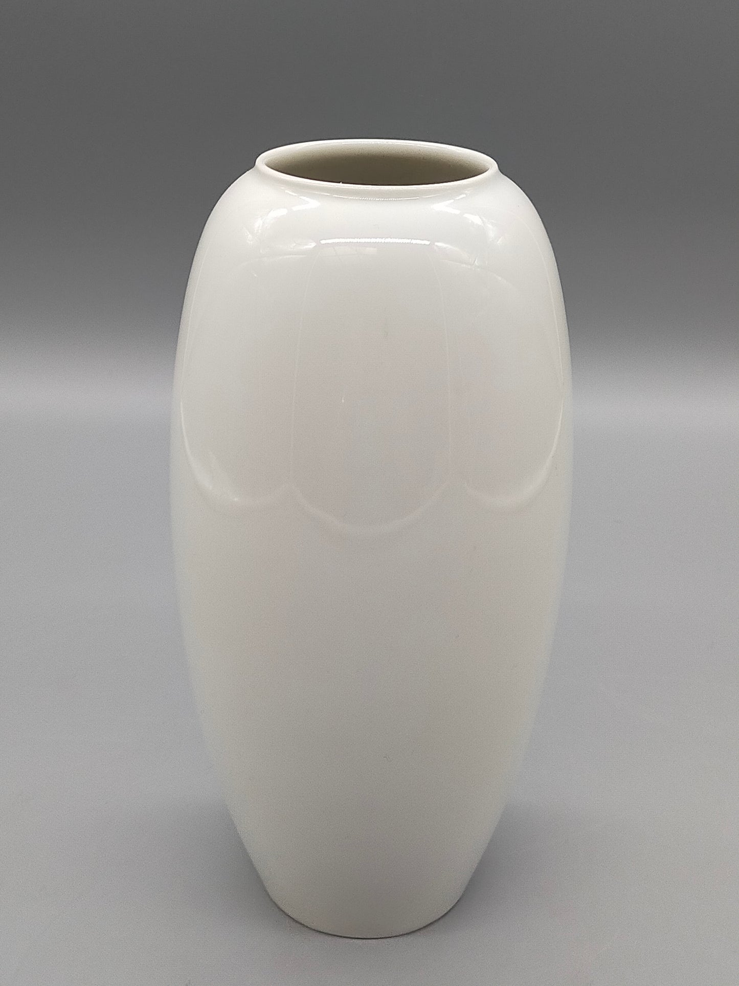Heinrich Selb Porzellan Vase – Weiße Designer Vase mit Relieffeld