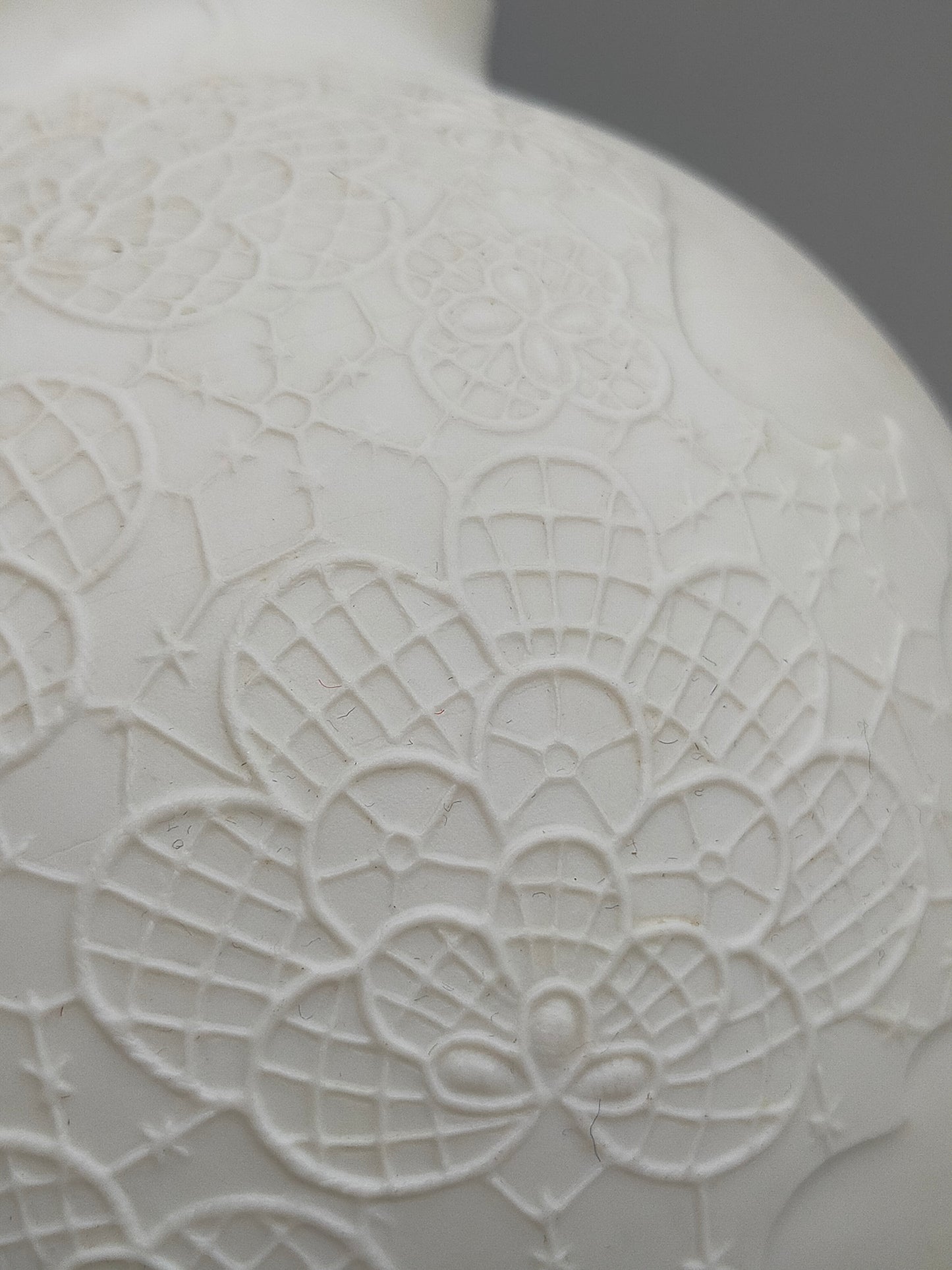 Kaiser Porzellan Vase Spitzenrelief – Elegant Weiß