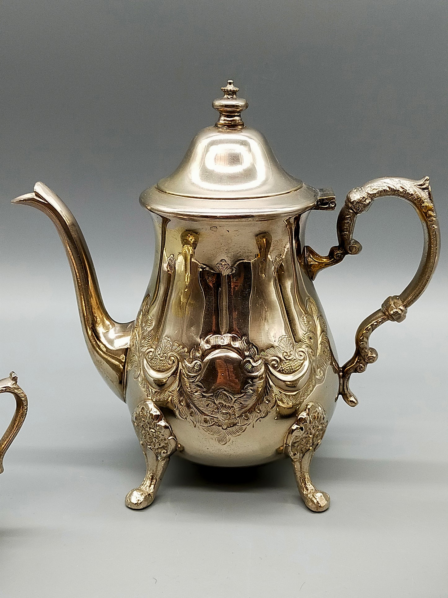 Orientalisches Tee- und Kaffeeset – Versilberte Kanne, Zuckerdose & Gießer