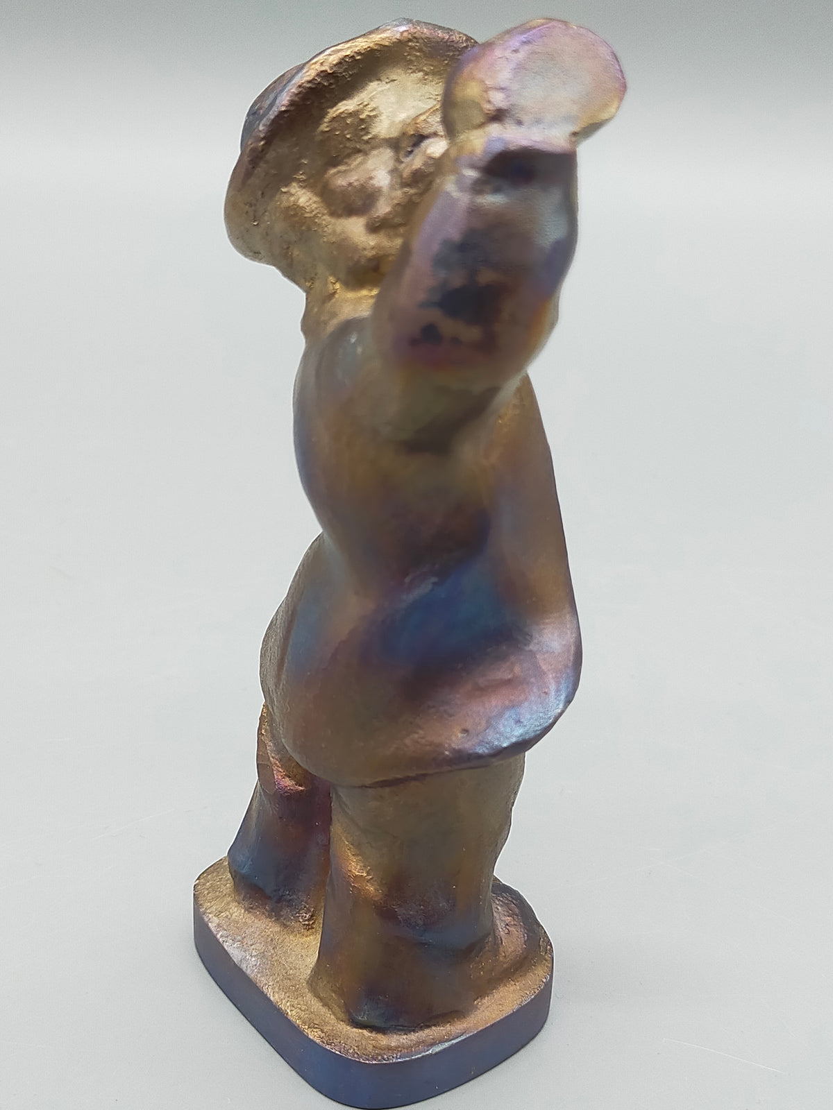 Dekorative Metallfigur – Trinkender Mann mit Hut