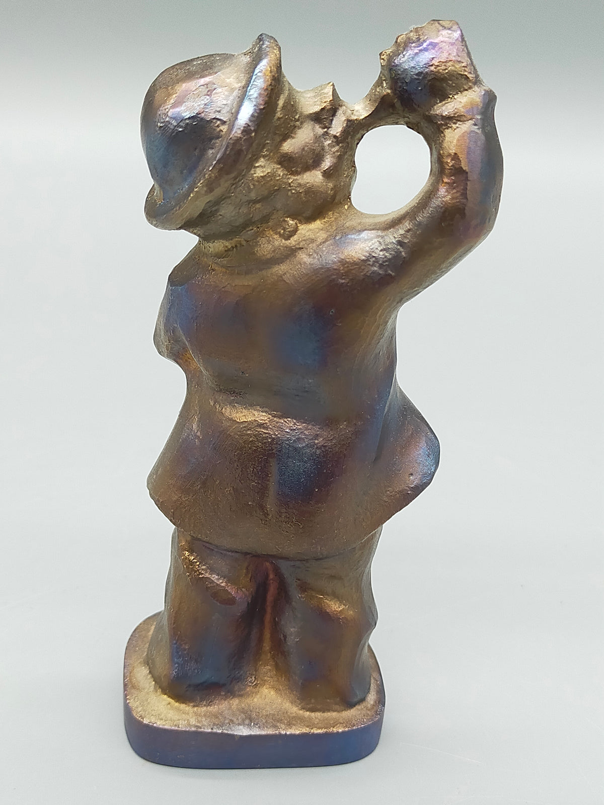 Dekorative Metallfigur – Trinkender Mann mit Hut