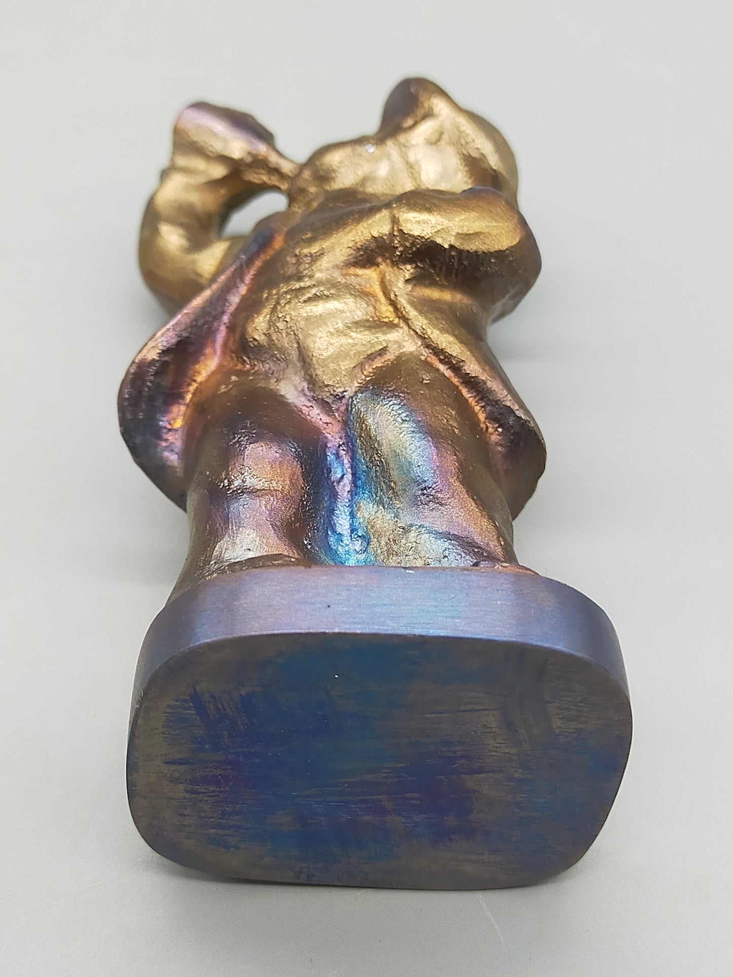 Dekorative Metallfigur – Trinkender Mann mit Hut