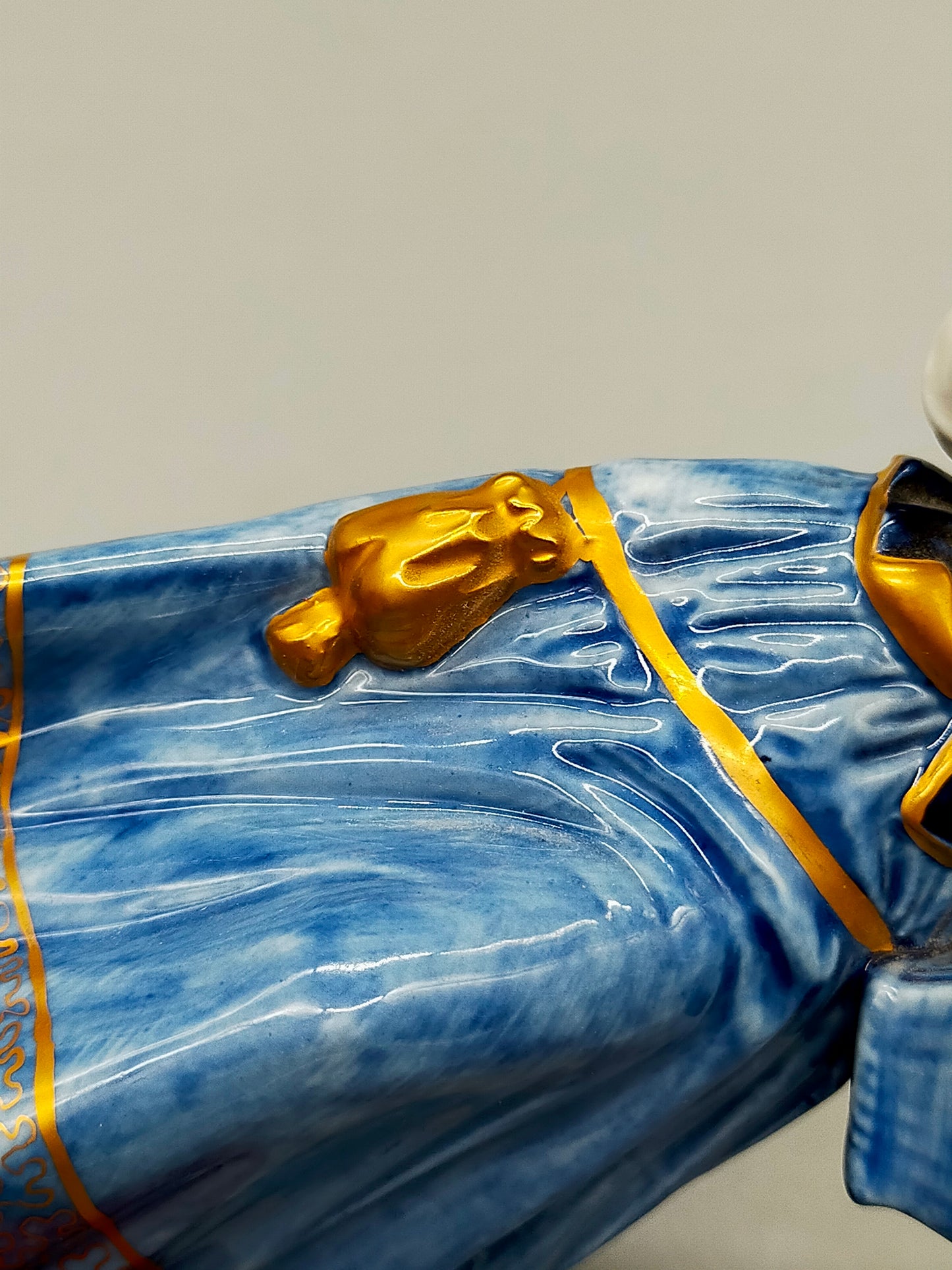 Elegante Thüringen Porzellanfigur – Edle Dame mit Blumenkorb