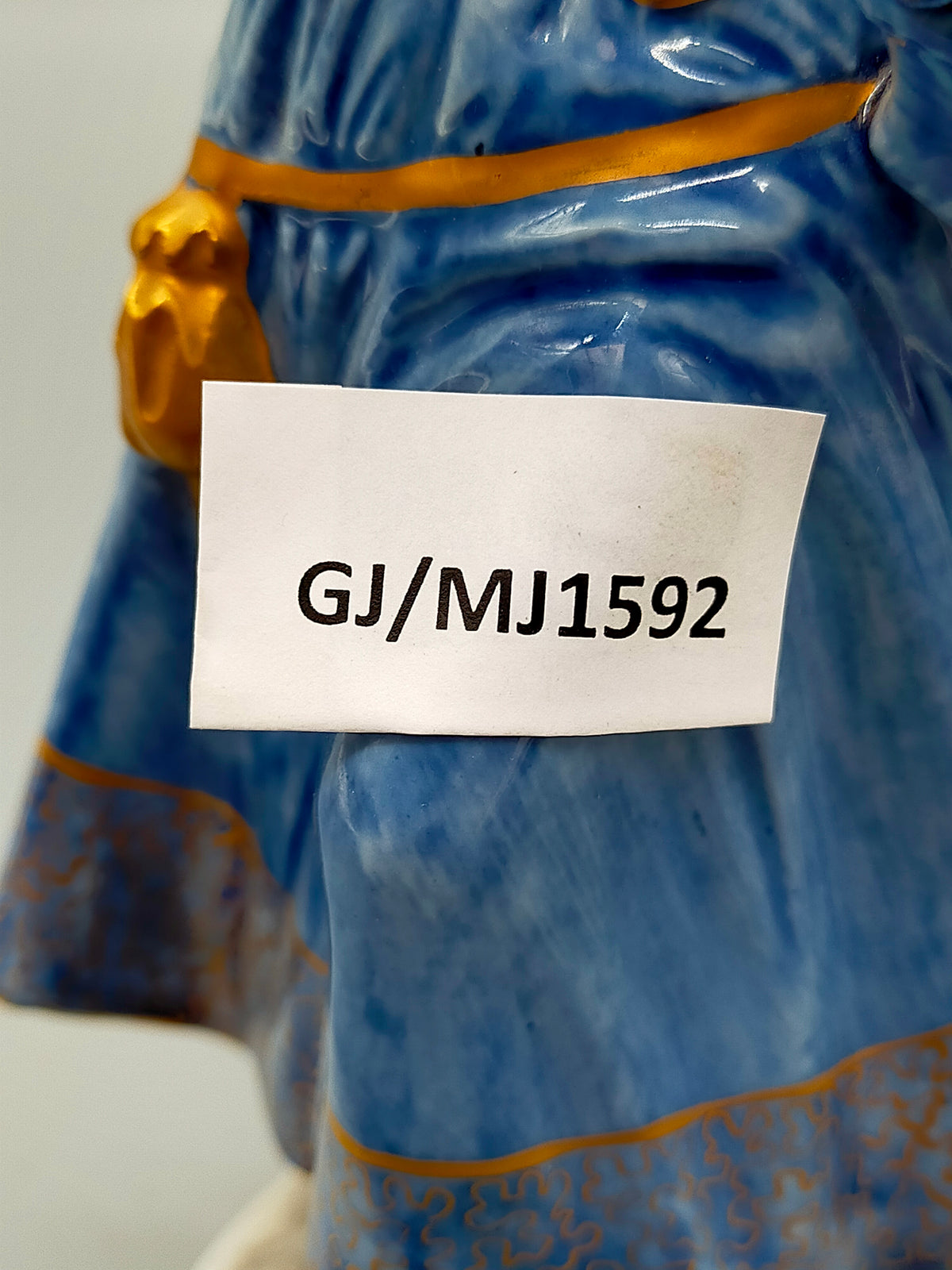 Elegante Thüringen Porzellanfigur – Edle Dame mit Blumenkorb