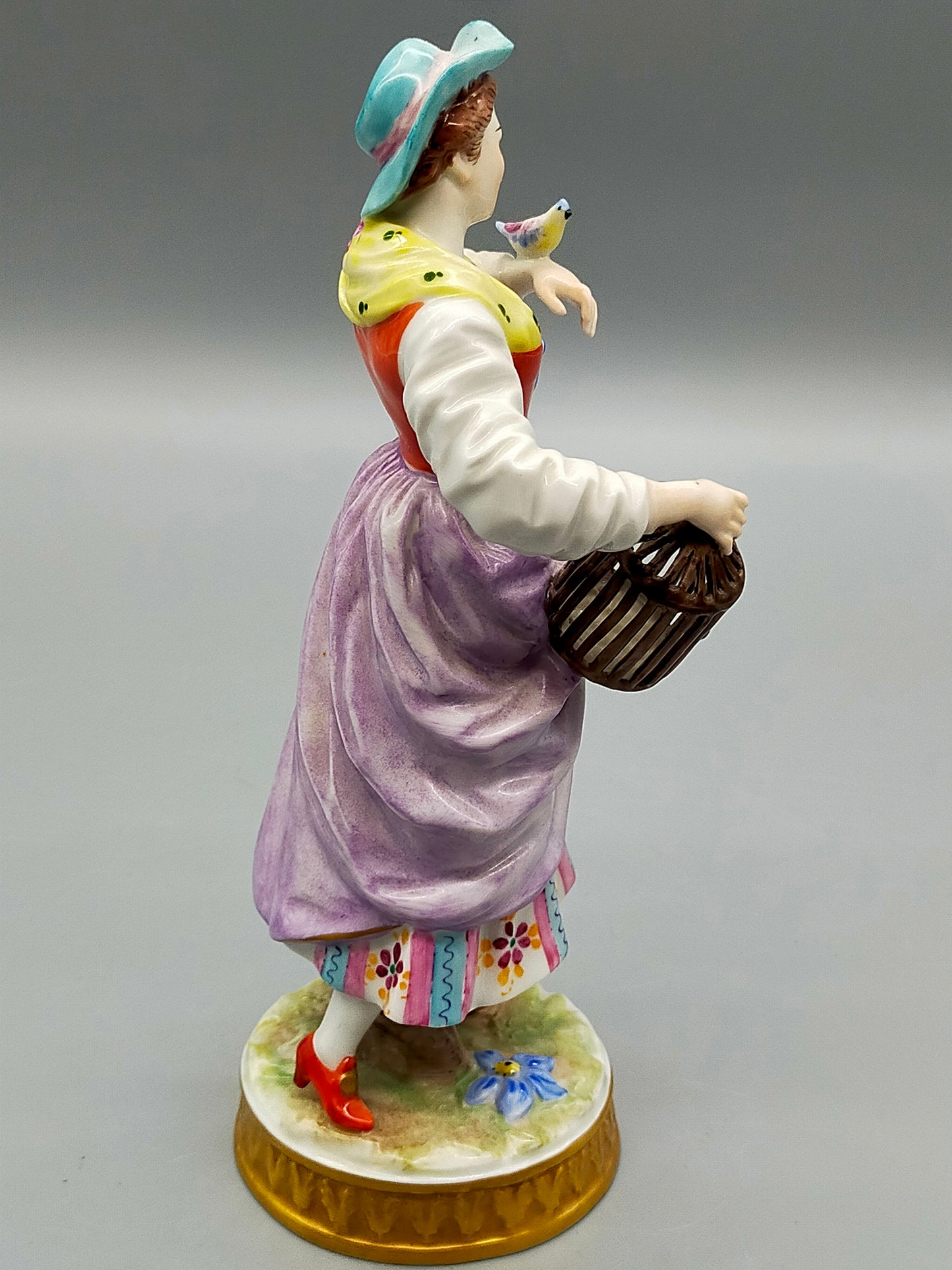 Elegante Thüringen Porzellanfigur – Handbemalte Dame mit Vogelkäfig