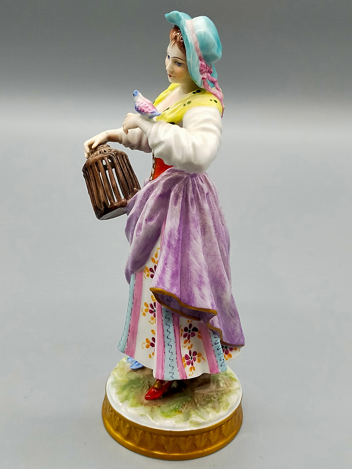 Elegante Thüringen Porzellanfigur – Handbemalte Dame mit Vogelkäfig