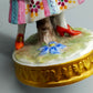 Elegante Thüringen Porzellanfigur – Handbemalte Dame mit Vogelkäfig