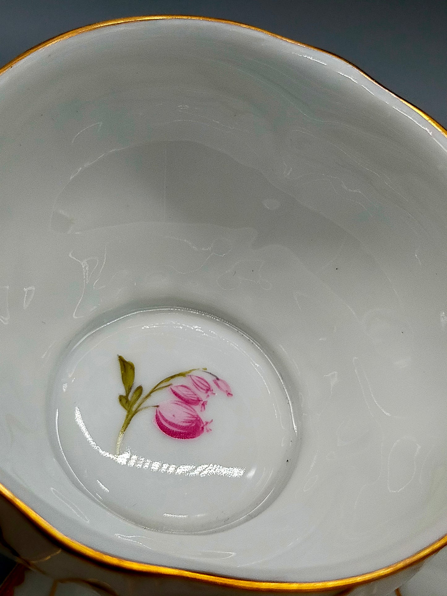 Elegante Nymphenburg Tasse mit Untertasse – Handbemaltes Porzellan