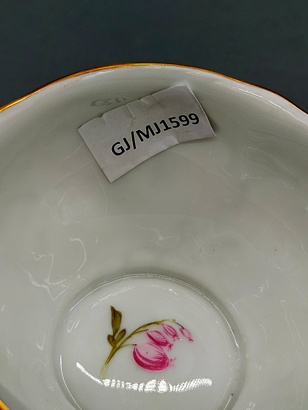 Elegante Nymphenburg Tasse mit Untertasse – Handbemaltes Porzellan