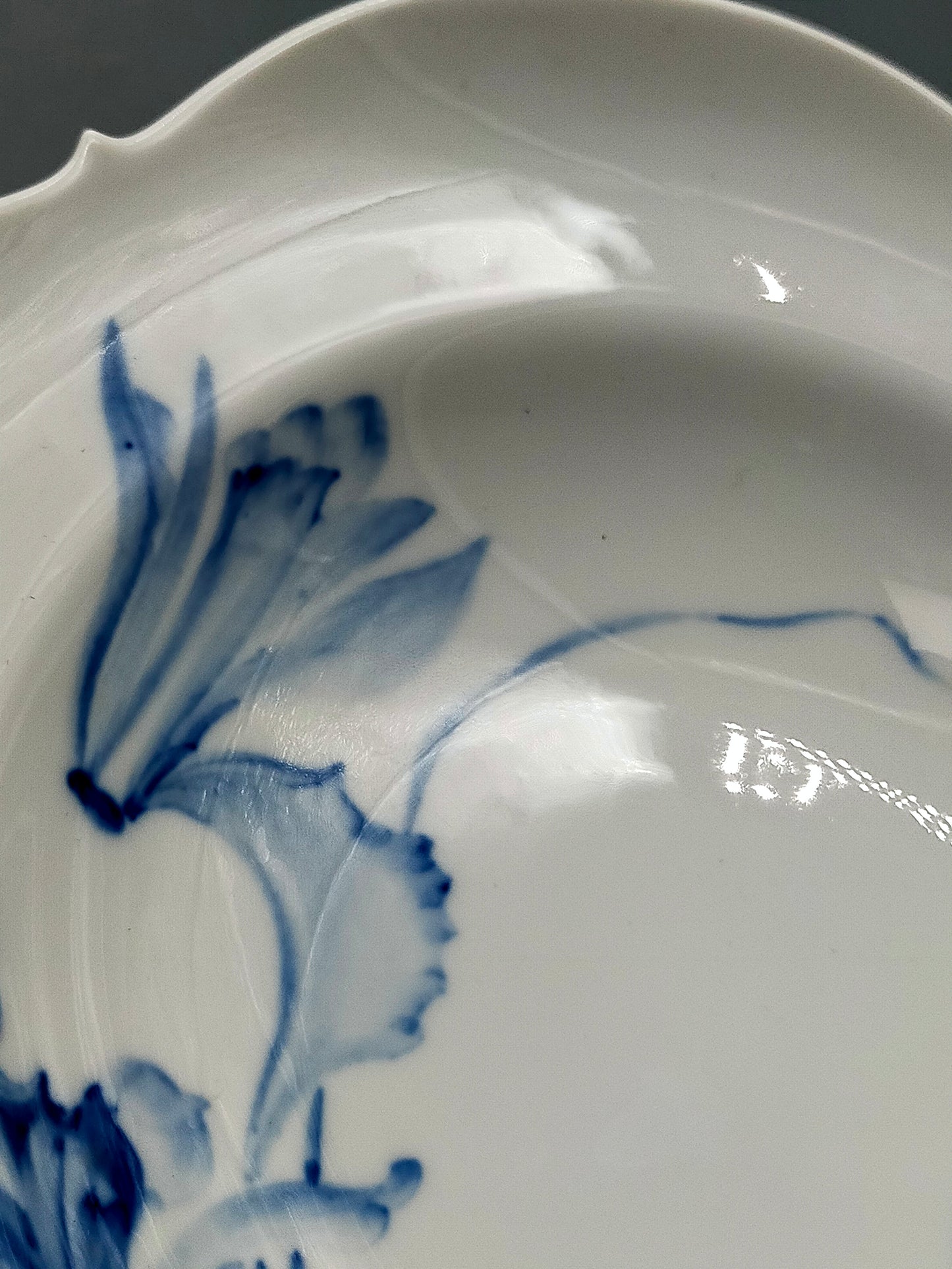 Antike Meissen Porzellanschale – Handbemaltes