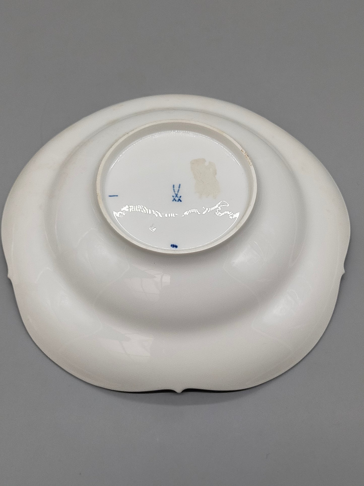 Antike Meissen Porzellanschale – Handbemaltes