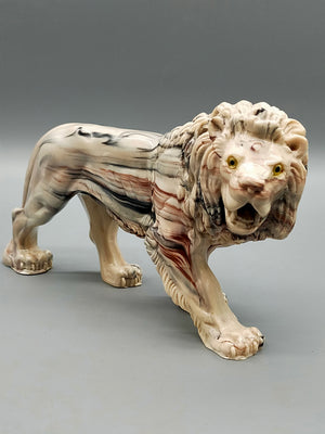 Große Löwenfigur – Handgearbeitete Alabaster-Skulptur