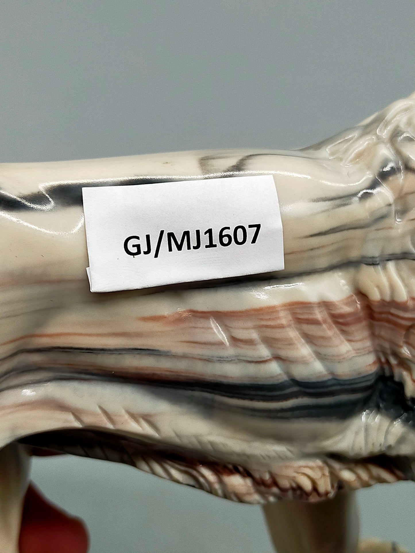 Große Löwenfigur – Handgearbeitete Alabaster-Skulptur