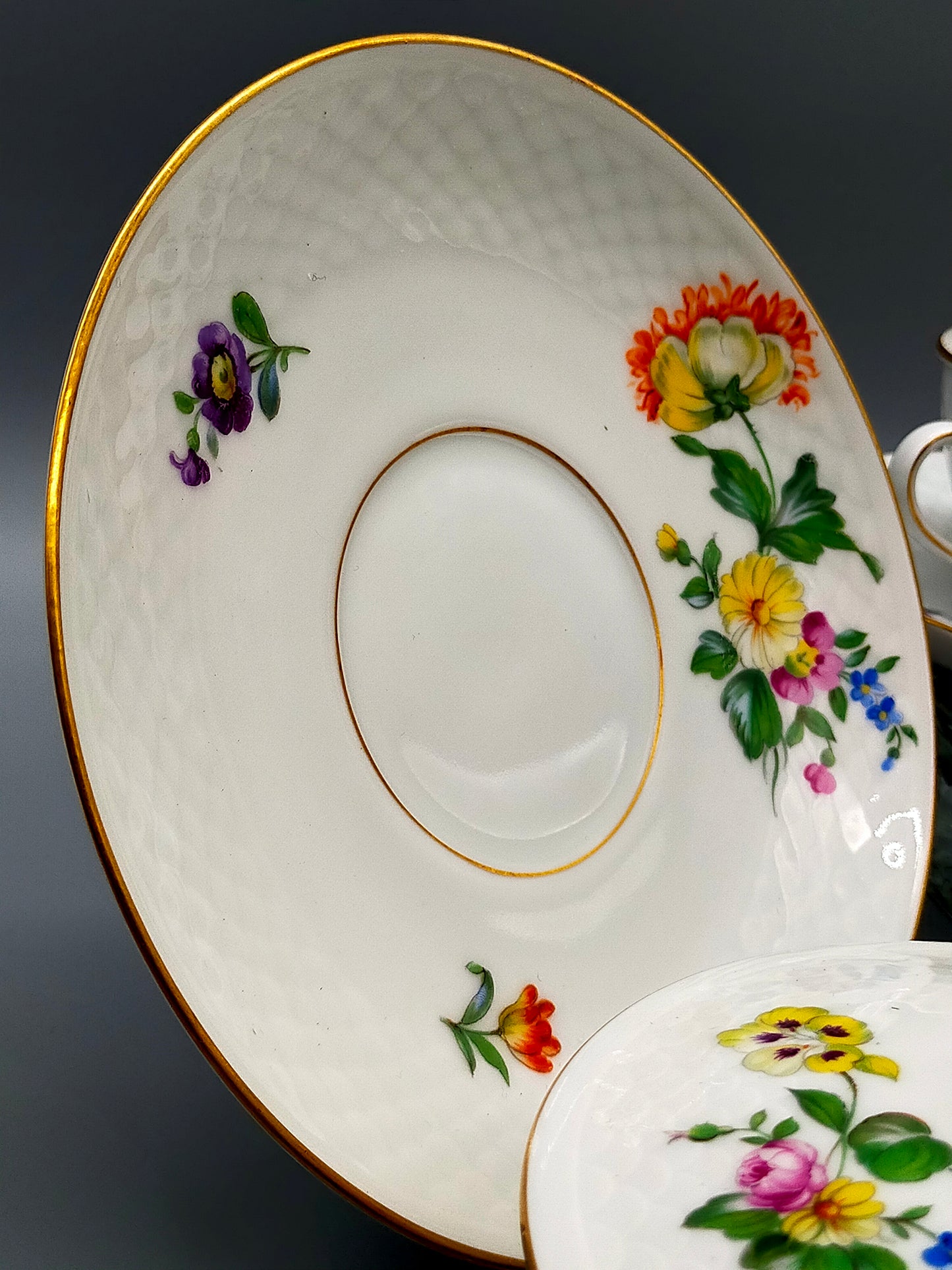 Elegante Bing & Grøndahl Suppentassen – Handbemaltes Porzellan Set