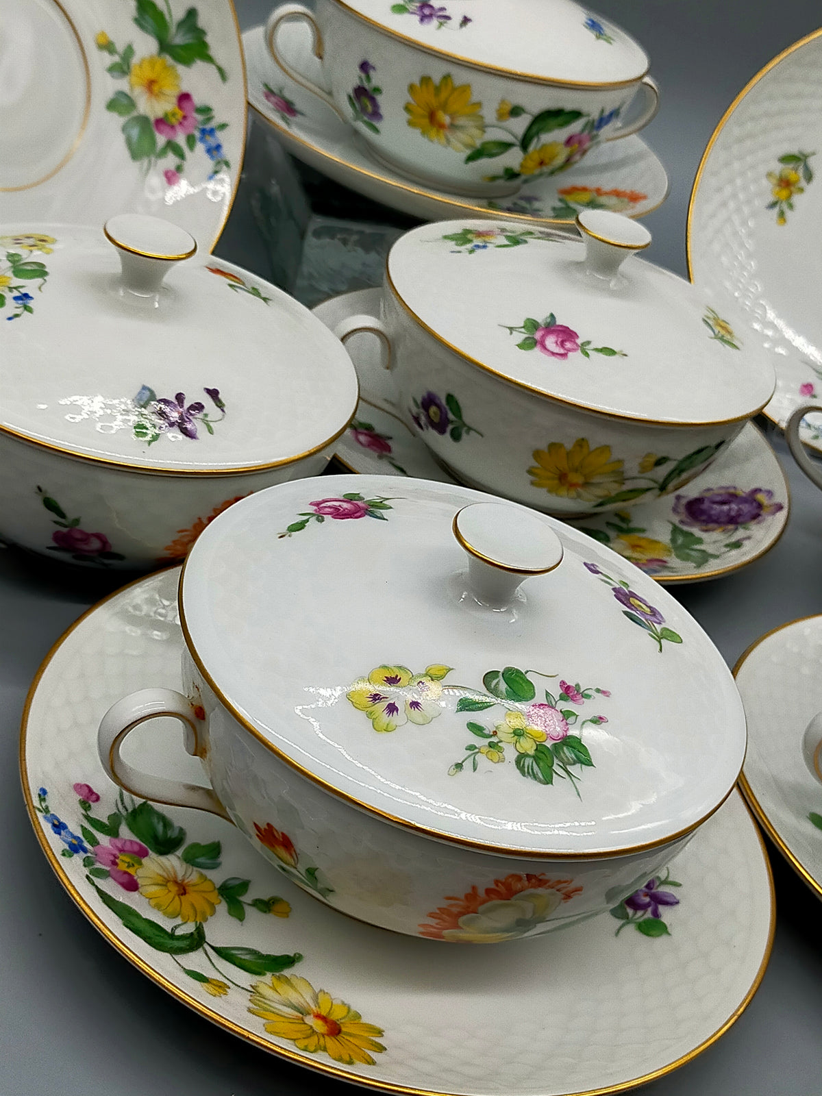 Elegante Bing & Grøndahl Suppentassen – Handbemaltes Porzellan Set