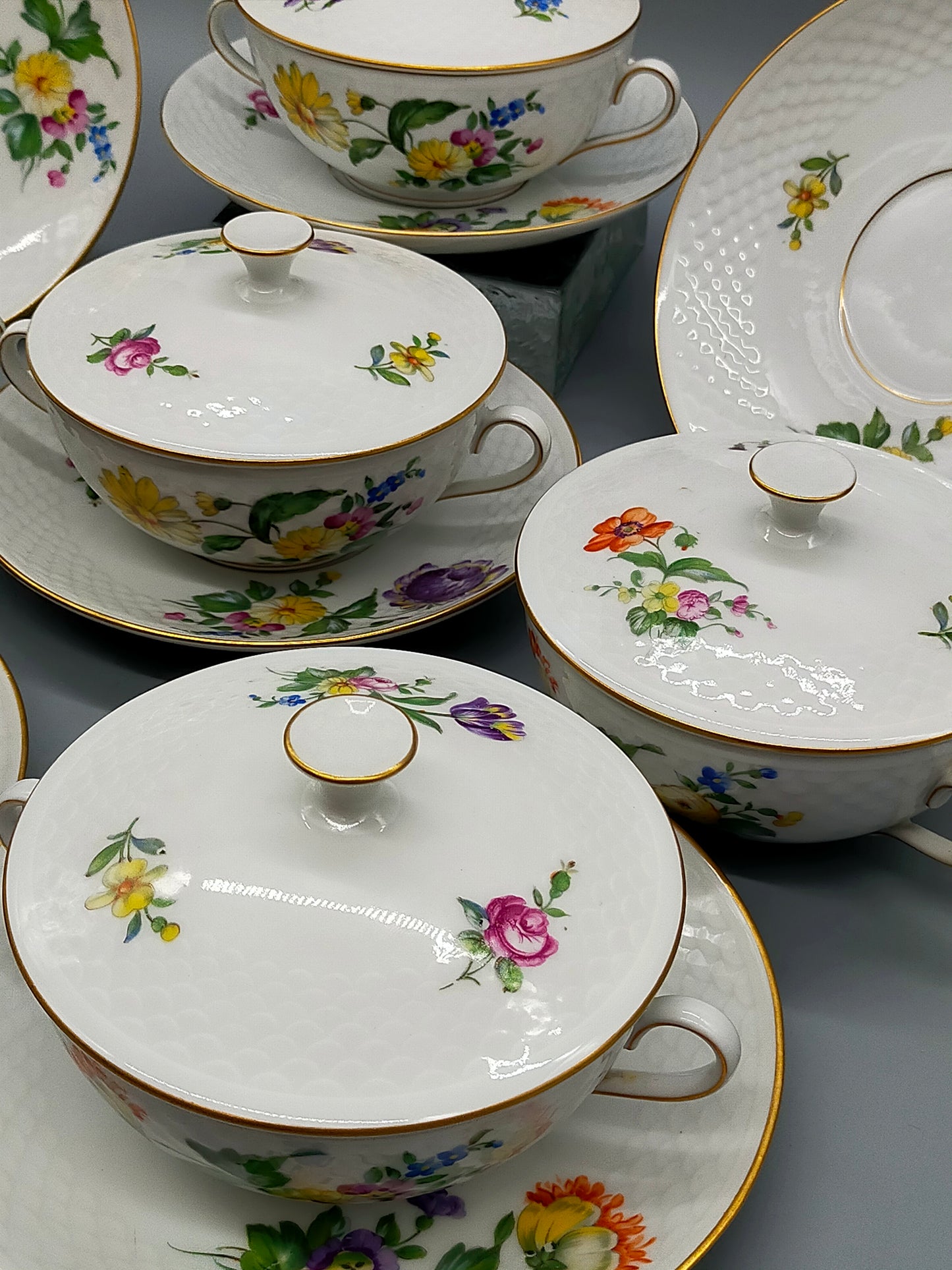 Elegante Bing & Grøndahl Suppentassen – Handbemaltes Porzellan Set