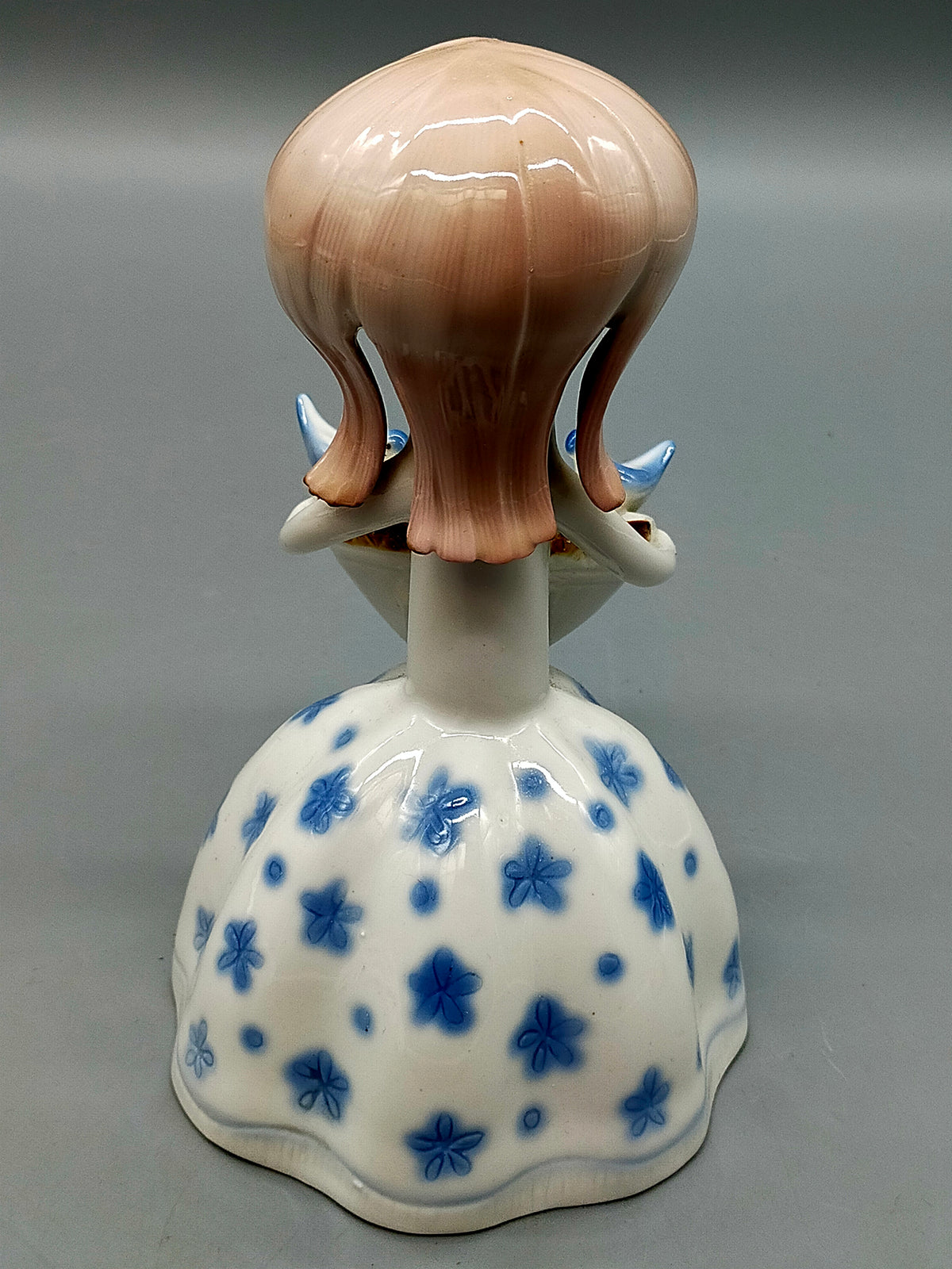 Elegante Porzellanfigur – Handbemalte Aquincum Figur