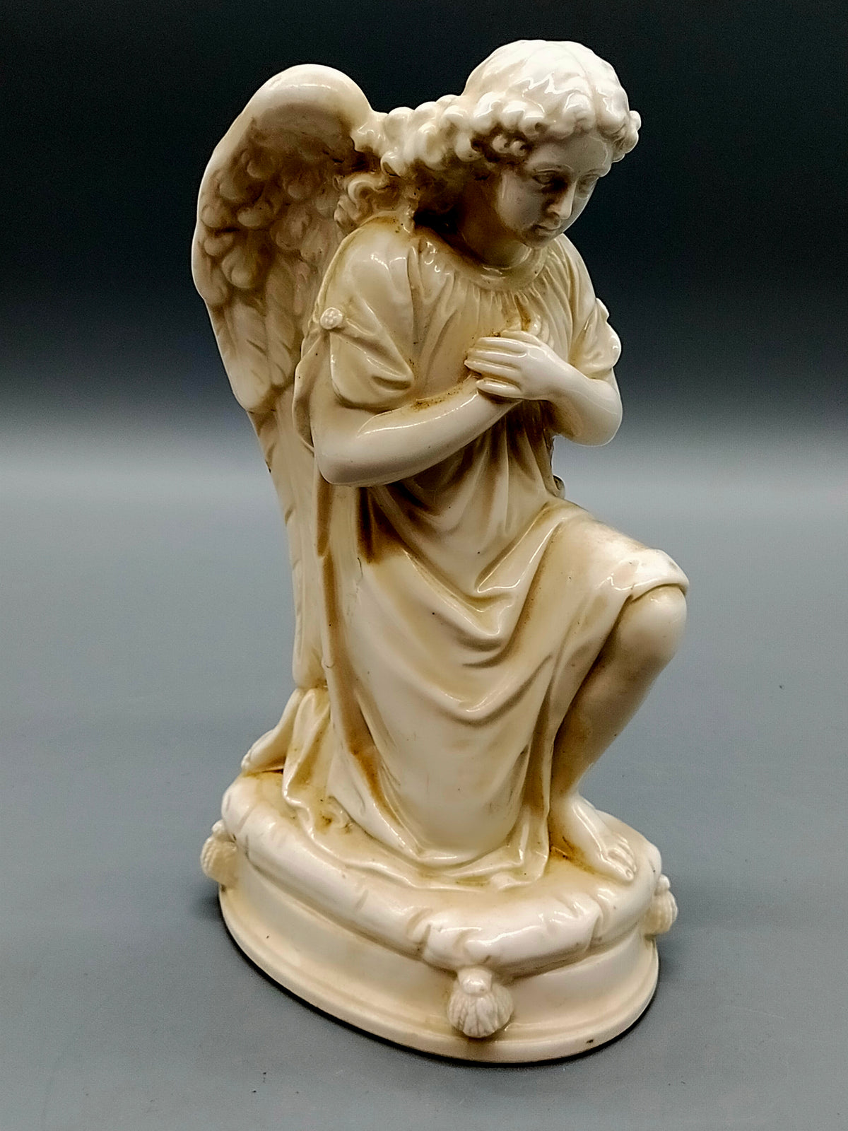 Antiker Porzellan Engel – Handbemalte Skulptur Figur