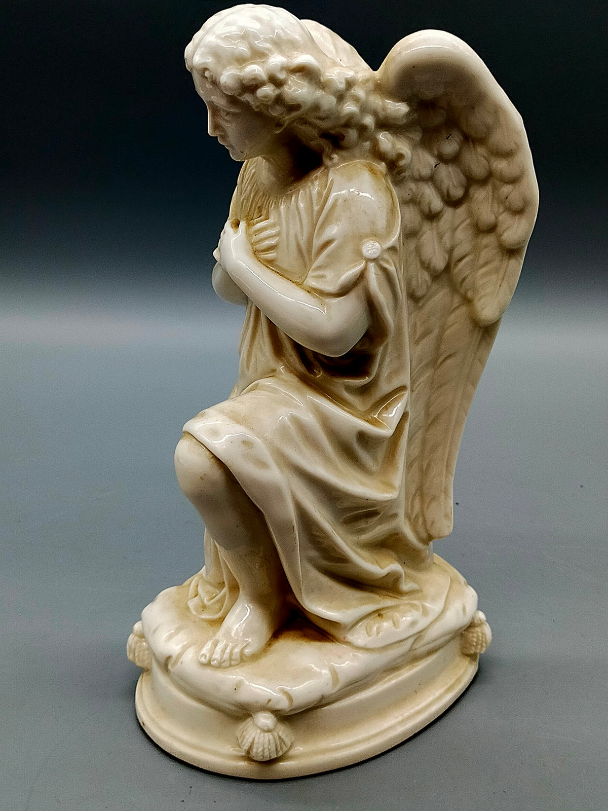 Antiker Porzellan Engel – Handbemalte Skulptur Figur