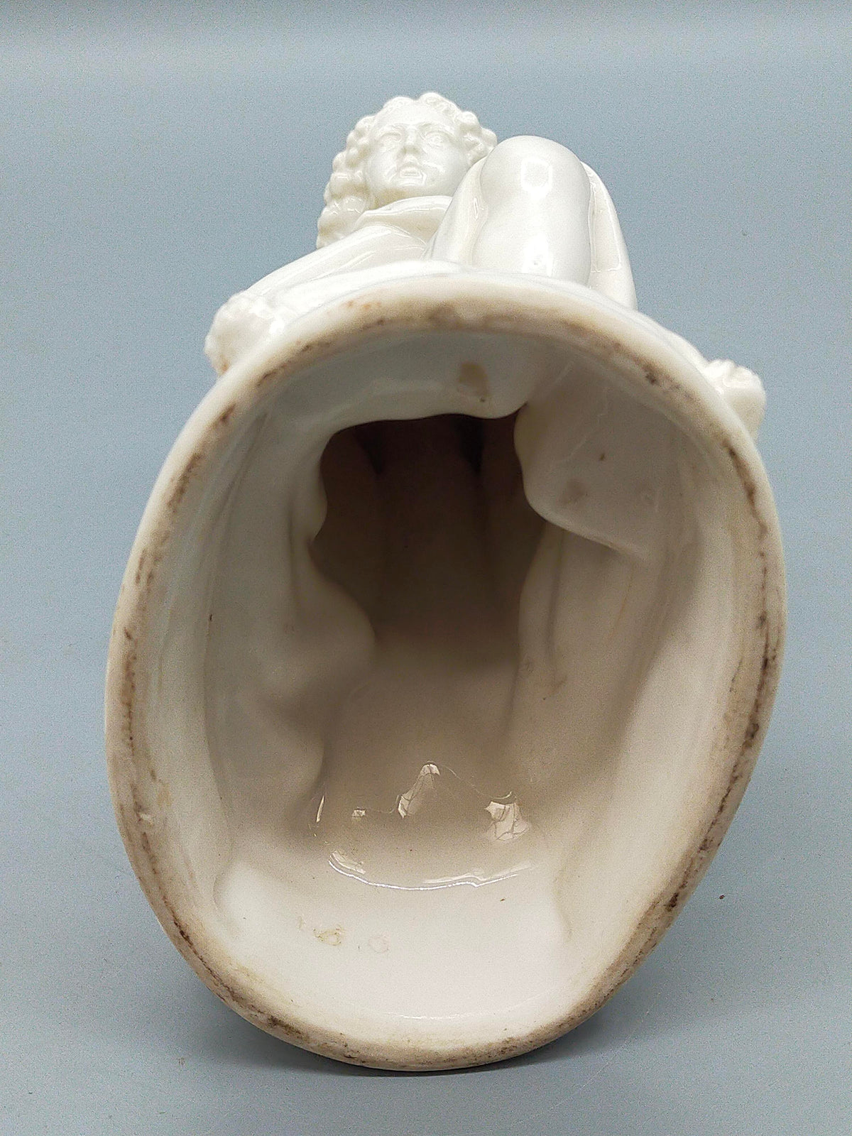 Antiker Porzellan Engel – Handbemalte Skulptur Figur