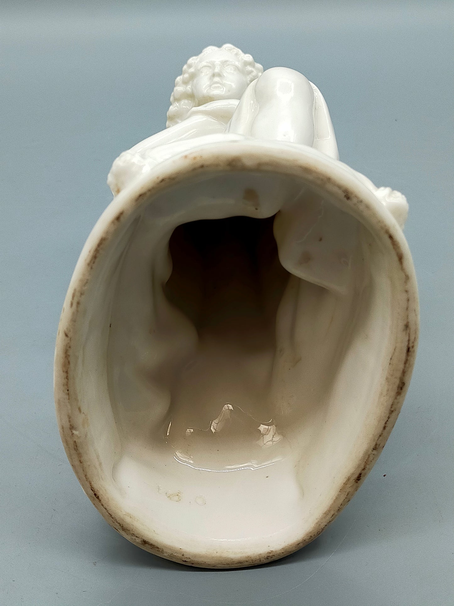 Antiker Porzellan Engel – Handbemalte Skulptur Figur