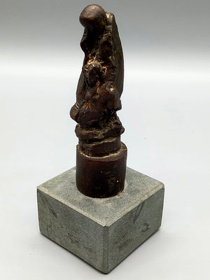 Elegante Bronze-Skulptur – Handgefertigte Sakrale Darstellung auf Steinsockel