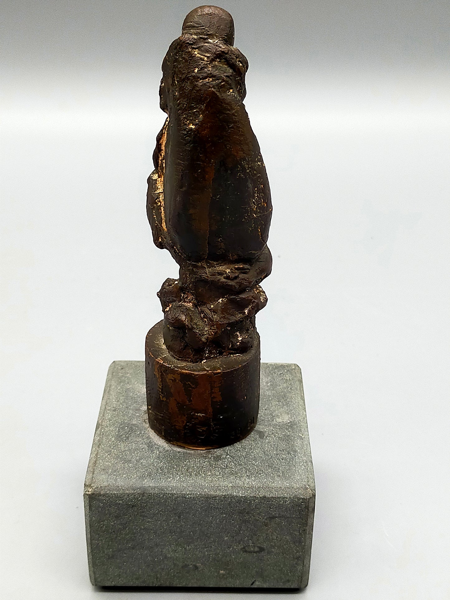 Elegante Bronze-Skulptur – Handgefertigte Sakrale Darstellung auf Steinsockel