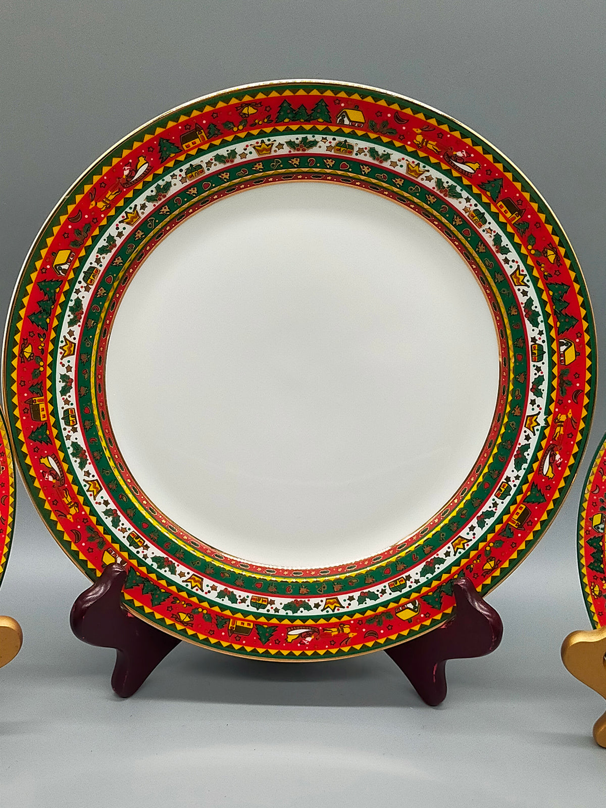Elegantes Ahorn Porzellan Tellerset – Weihnachtliches Dekor