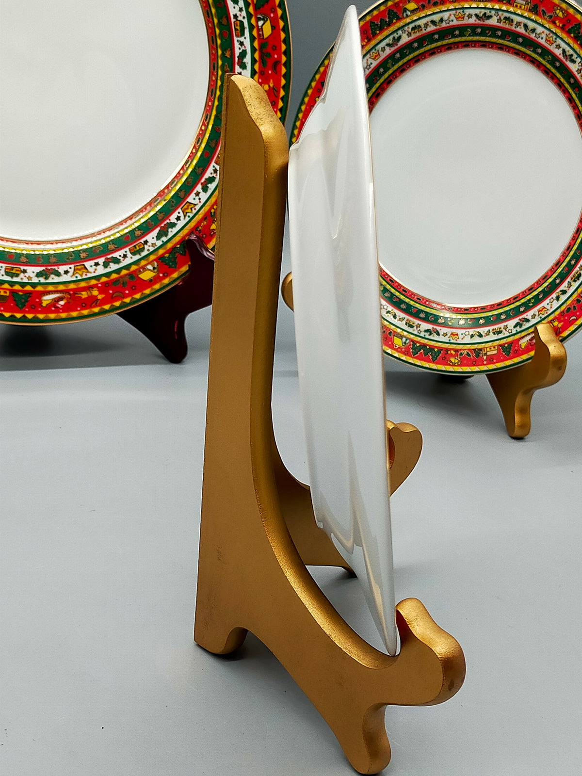Elegantes Ahorn Porzellan Tellerset – Weihnachtliches Dekor