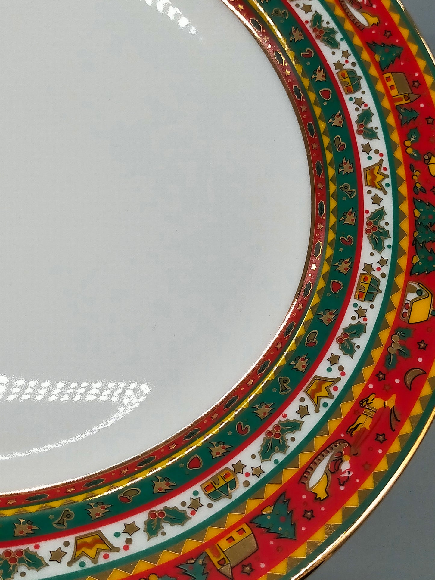 Elegantes Ahorn Porzellan Tellerset – Weihnachtliches Dekor